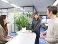 経理総務◆残業月5時間程度／土日祝休み／面接1回のみ／リモートワークあり／服装自由／賞与年2回3