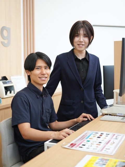 買取スタッフ◆基本定時退社/未経験でも月給28万円~/昨年度賞与最大7ヶ月分/年間休日120日以上イメージ1