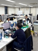 海外営業（未経験歓迎）◆英語力を活かせる／設立68年以上の安定企業／年間休日127日／残業少なめ1