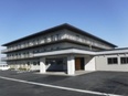介護スタッフ◆残業月10h程／有休取得率100％／賞与実績3.1ヶ月分／社員寮あり／マイカー通勤OK3
