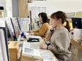 事務◆月給32万円以上／服装自由／マイカー通勤可／世界で活躍する村上隆が率いるアートカンパニー3