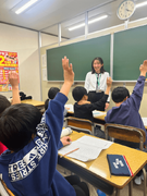 塾講師（小中学生担当）◆未経験歓迎／13時出社で朝は自由／残業なし／年休120日以上／駅チカ勤務1