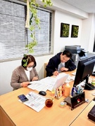 不動産の仲介営業（外国籍の方専門）◆年間休日129日／残業月5h以下／実働7.5h／100％反響1