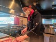 店舗運営スタッフ（未経験歓迎）◆月収30万円以上／賞与年3回／入社祝い金など福利厚生充実！／面接1回2