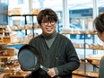 料理道具屋の販売スタッフ（未経験歓迎）◆創業118年／完休2日制／年休120日／多彩なキャリアパス2