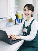 店舗の事務スタッフ（未経験歓迎）◆31年成長中の安定企業／完休2日／残業月10時間程度／17時半退勤1