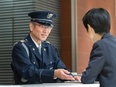 警備スタッフ◆平均年収414.6万円／屋内業務中心／平均有給取得日数16日／賞与年2回／福利厚生充実2