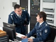 警備スタッフ◆平均年収414.6万円／屋内業務中心／平均有給取得日数16日／賞与年2回／福利厚生充実3