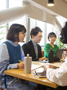 販促物のグラフィックデザイナー◆飲食の「売上に繋がる見せ方」をデザイン／年間休日134日1