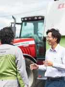 農業用機械の営業◆年休129日／賞与実績4.8ヶ月分／社宅有／引っ越し費用補助有／既存顧客メイン1