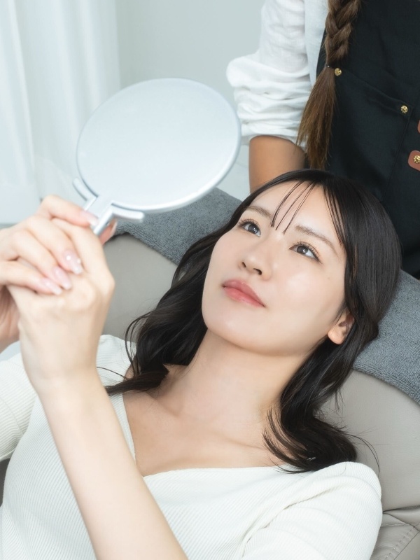 アイブロウリスト◆美容師免許不要/未経験で月収27万円可/残業ほぼなし/眉サロン無料/髪色・服装自由イメージ1