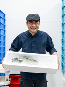鮮魚専門店の店舗運営スタッフ◆未経験歓迎／店長候補として活躍！／月給30万円以上1