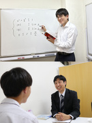 個別指導塾の教室長候補◆未経験歓迎／残業月10h以下・定時退社基本／完全週休2日／賞与年2回1