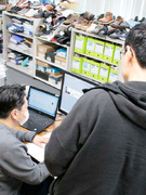 シューズの提案営業（未経験歓迎）◆年間休日127日／完全週休2日制／賞与年2回／家族手当など充実1