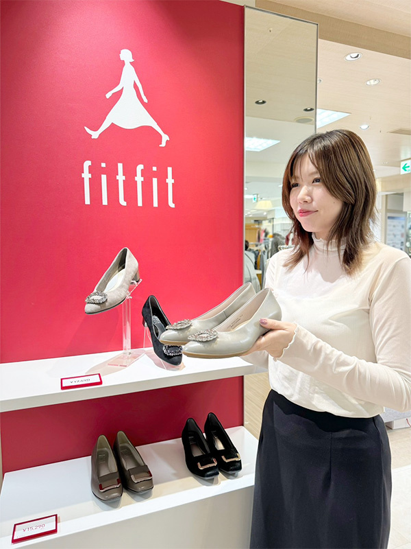 レディースシューズの販売スタッフ（未経験歓迎）◆残業月5h以内／私服もOK／髪色・ネイル・ピアス自由イメージ1