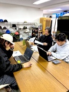 アパレルの提案営業◆大手企業のバッグ・帽子などOEM担当／創業110年の老舗／年休126日／土日祝休1