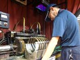 製造スタッフ（未経験歓迎）◆手取り月30万円～も可／年休120日／賞与年2回／食事補助1食200円2