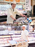 店舗運営スタッフ（未経験歓迎）◆残業月10時間／年間で連続休暇7日／東証プライム上場のグループ企業1