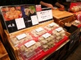 お惣菜の販売スタッフ（未経験歓迎）◆平均月収57万円／支度金ゼロ／月半分休みもOK／サポート体制充実3