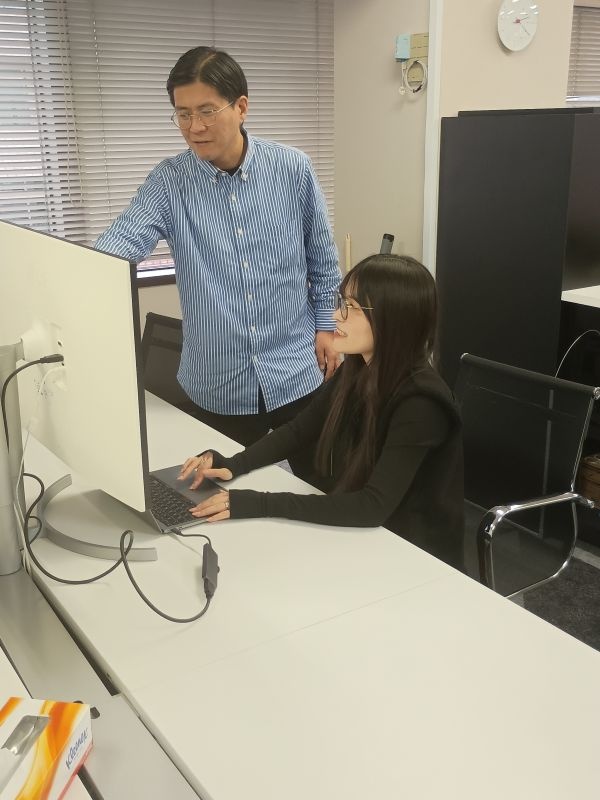 労務スタッフ◆月給30万円～／年休123日／在宅勤務可／スタートアップ企業イメージ1