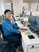 サクラクレパス製品パッケージの生産管理◆未経験歓迎／基本土日休み／日勤／賞与年3回／大正12年創業1