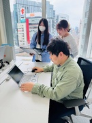 事務（未経験歓迎）◆フレックスタイム制／年間休日125日／残業月5h以内／服装・髪色自由／在宅勤務可1