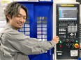 機械オペレーター（未経験歓迎）◆μm単位の職人技を習得／社員食堂あり／家族手当あり／定着率高め3