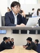 法人営業◆半導体向け高純度薬品を扱う／賞与最大7ヶ月分／年休124日／完休2日制／残業月平均10h1