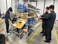 製品管理スタッフ（未経験歓迎）◆年間休日120日／基本17時半退社／昨年賞与4ヶ月分～／5連休以上可3