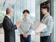 ラフタークレーンのオペレーター◆普通免許のみで応募OK／残業月10h以下／面接1回・志望動機不要3