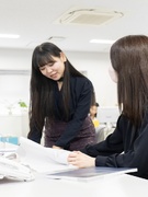 営業アシスタント（未経験歓迎）◆化粧品容器の商社／創業74年の老舗企業／残業基本月5h以下／毎年昇給1