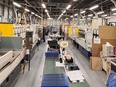 製造オペレーター（未経験歓迎）◆アクリル板の切削加工／残業月平均1h／年間休日120日／日勤のみ2