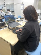 営業事務（設備点検に関する報告書作成）◆残業なし／定時17時30分／基本土日休み／服装・ネイル自由1