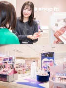 コスメショップの販売スタッフ◆残業ほぼなし／社割あり／連休取得可／個人ノルマ無／10年以上働く人多数1