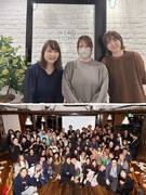 ヘアサロン運営会社の本社事務◆長期休暇あり／残業月20h以内／土日祝休／年休125日／服装自由1