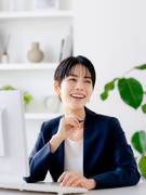 IT事務◆課題解決の考え方をイチから学べる独自研修あり／年間休日124日／キャリアの選択肢が豊富1