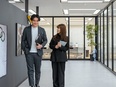 デザイナー◆物件や広告・HPのデザインを担当／残業ほぼなし／完週休2日／年休125日／食事補助あり2