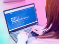 Webクリエイター◆未経験歓迎／1年間の研修／派遣業務一切なし／月24日丸々休める！／海外研修有3