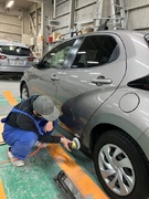 自動車鈑金スタッフ（事故車両の修理）◆最新車種も多数／毎年昇給／昨年度賞与平均3.5ヶ月分／面接1回1