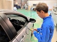 自動車鈑金スタッフ（事故車両の修理）◆最新車種も多数／毎年昇給／昨年度賞与平均3.5ヶ月分／面接1回3