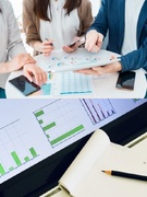 マーケティングリサーチ（商品開発に向けた市場調査・分析など）◆未経験歓迎／年休120日／フレックス制1