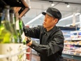 スーパーの店舗運営スタッフ（未経験可）◆創業から黒字経営／昨年度賞与4.5ヶ月分／平均勤続18.9年3