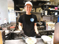 店舗運営スタッフ◆東証プライム上場グループ／月10～11日休／月給30万円～／お好きな麺類無料券贈呈3