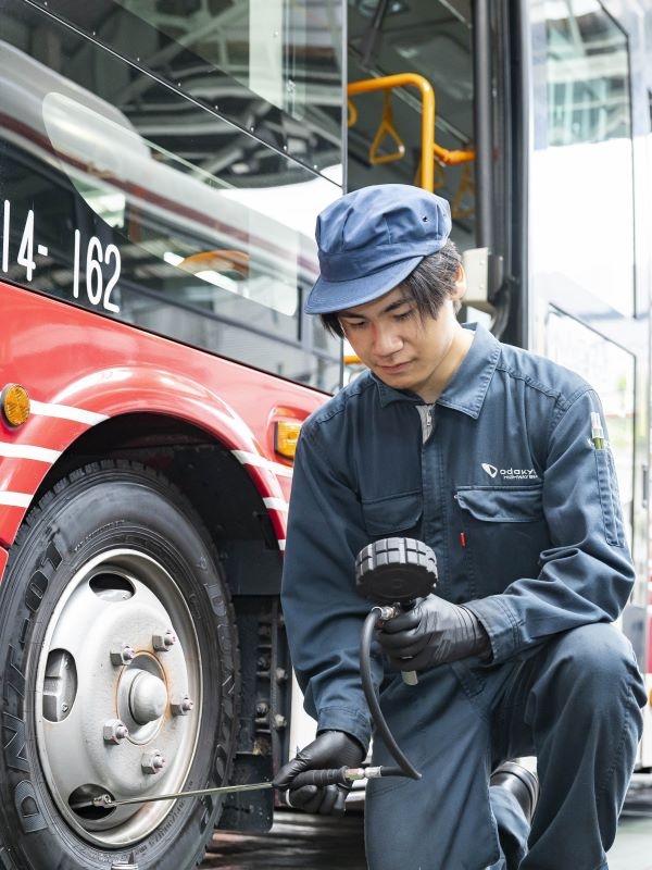 バス整備士◆完全週休２日制／残業月10h以下／賞与4.6ヶ月分／接客なしで整備に集中できる！イメージ1