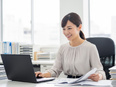 営業アシスタント（未経験歓迎）◆残業少なめ／賞与年2回／服装・髪色・ネイル自由／年休120日以上3