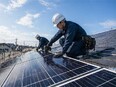 太陽光関連の提案営業◆問い合わせ中心／年休124日／土日祝休み／転勤なし／平均年収500万円以上3