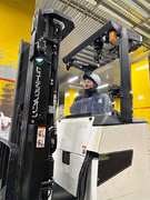 フォークリフトオペレーター◆未経験歓迎/1年目から月収30万円も可・控除前/冷凍倉庫だから夏も快適1