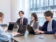 法人営業◆月給35万円～54.5万円／年休130日／有給消化率約80％／昇給・昇格年4回／私服勤務可3