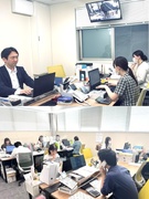 経理（未経験歓迎）◆残業月6h程度／毎年昇給／年休125日／家族・皆勤手当など／きれいな新オフィス1