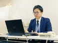 警察行政職◆警察業務を行政面から支える／年休120日／完休2日／賞与実績4.6ヶ月分／子育て支援充実3